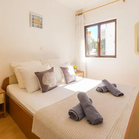 Apartment And Room Bacic Metajna Exterior photo