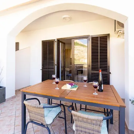 Apartment And Room Bacic Metajna Exterior photo