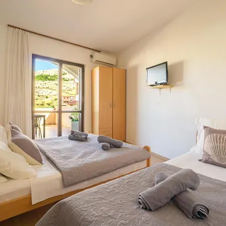 Apartment And Room Bacic Metajna Exterior photo