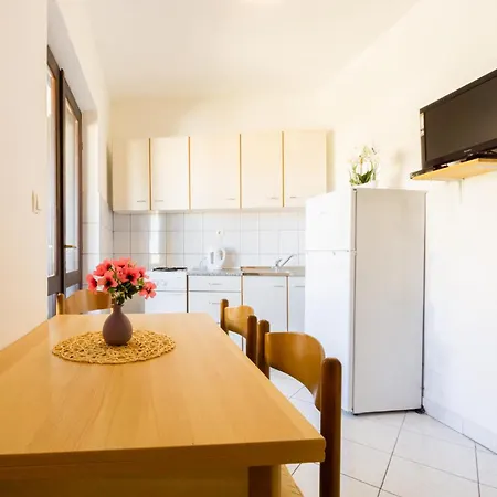 Apartment And Room Bacic Metajna Room photo