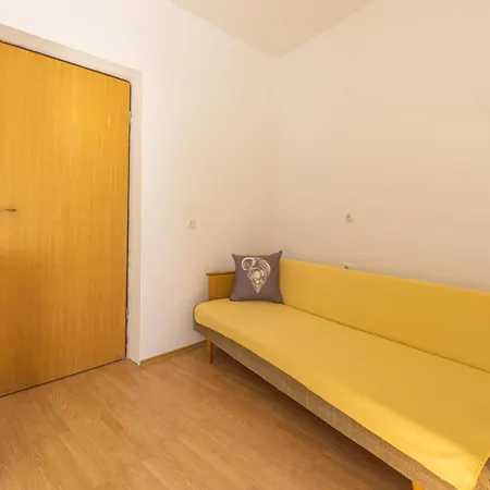 Apartment And Room Bacic Metajna Room photo