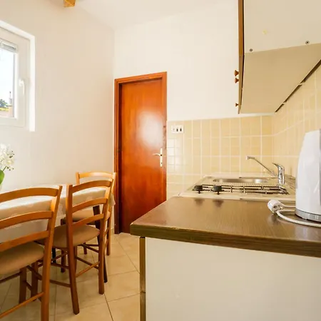 Apartment And Room Bacic Metajna Room photo