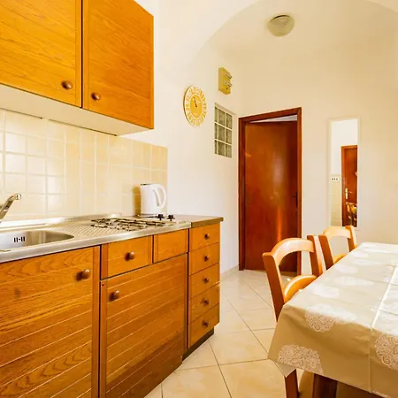 Apartment And Room Bacic Metajna Room photo
