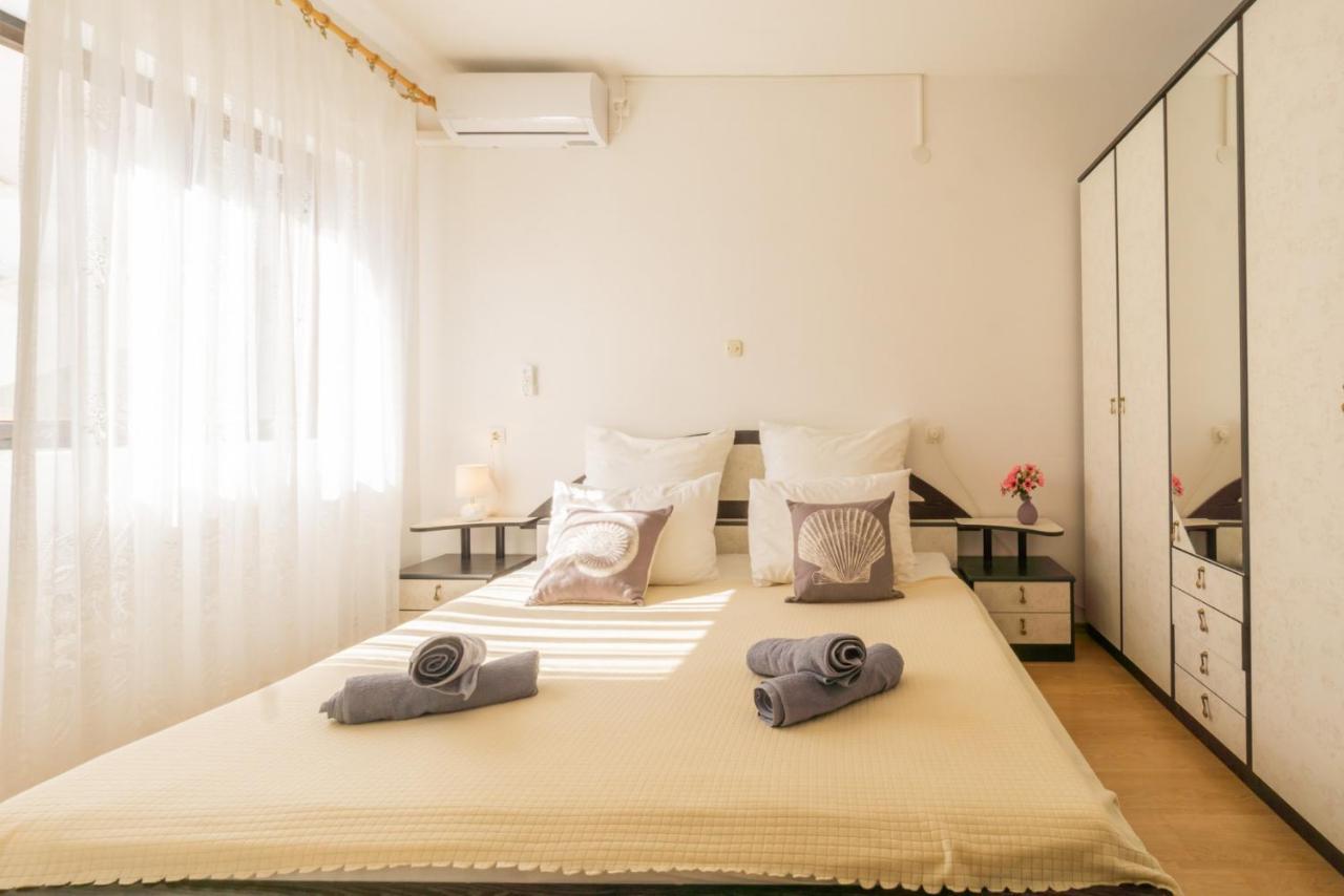 Apartment And Bacic *