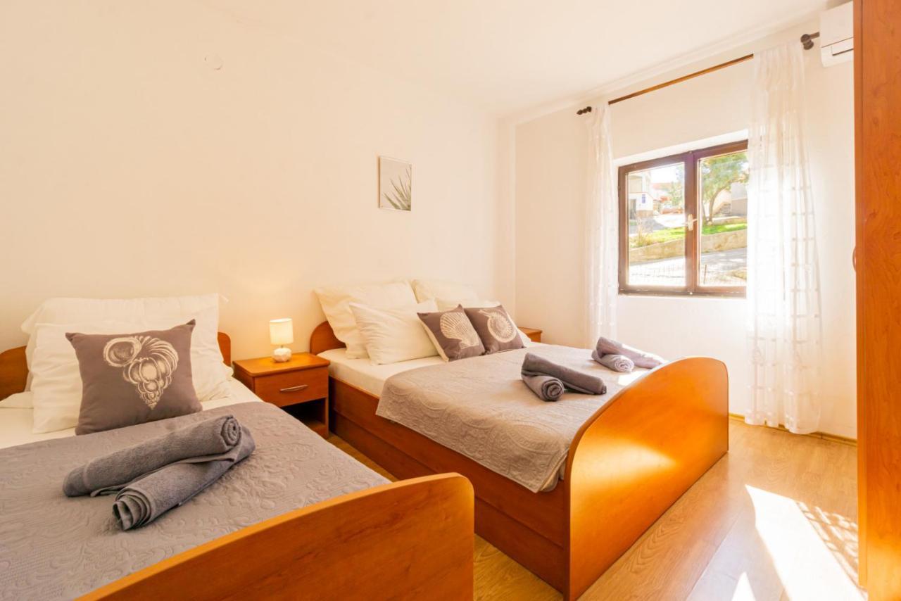And Bacic Apartment *