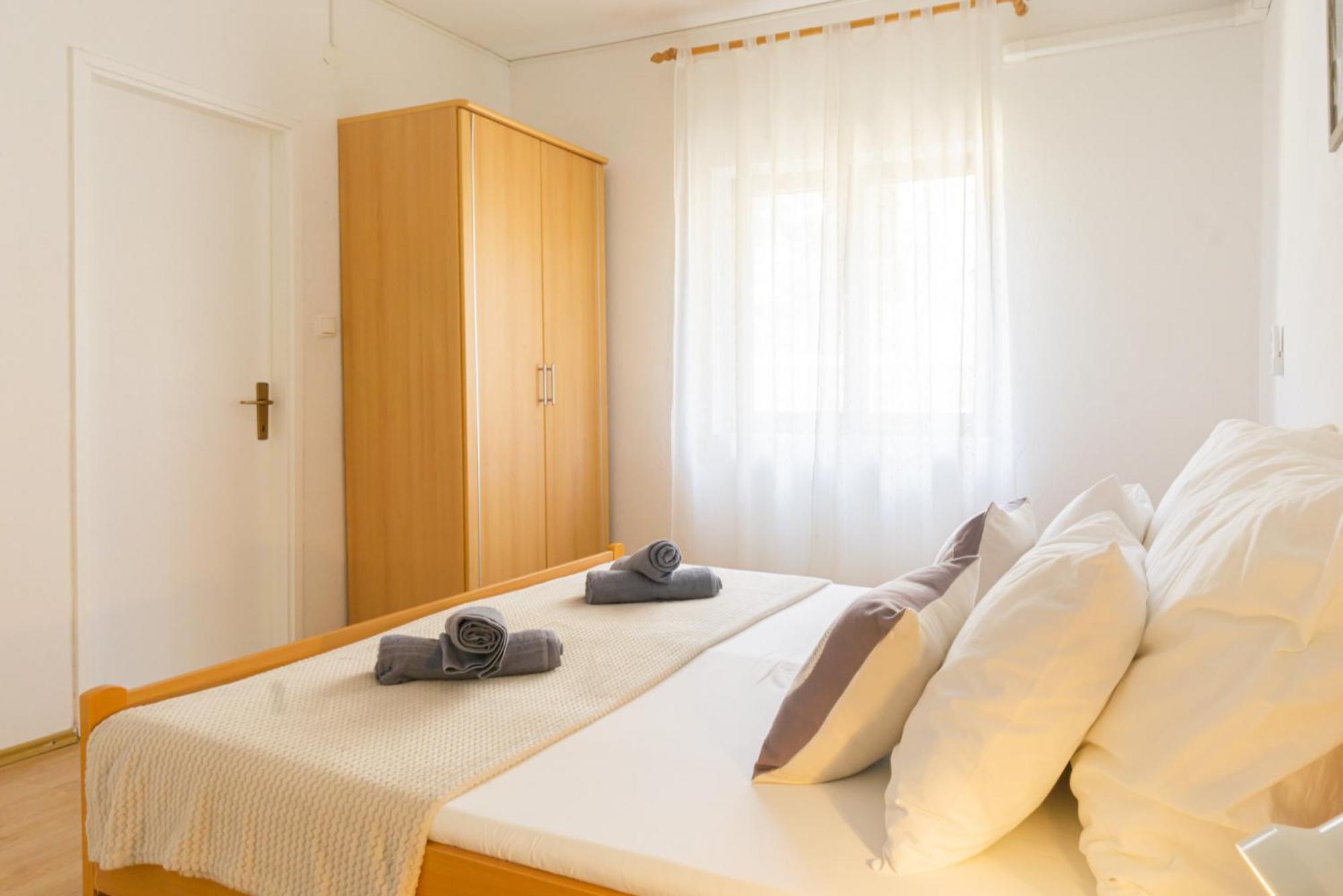 And Bacic Apartment *
